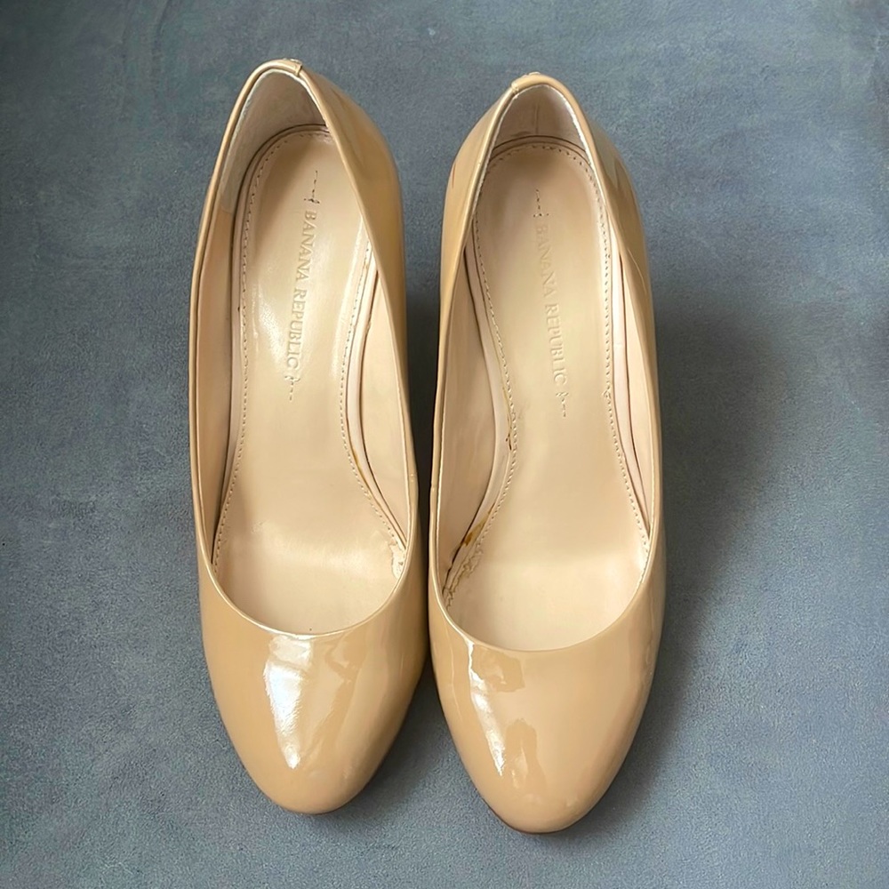 Banana Republic Patent Leather Nude Wedge, Size 7.5